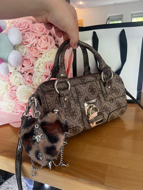 Taschenanhänger mit Kreuz